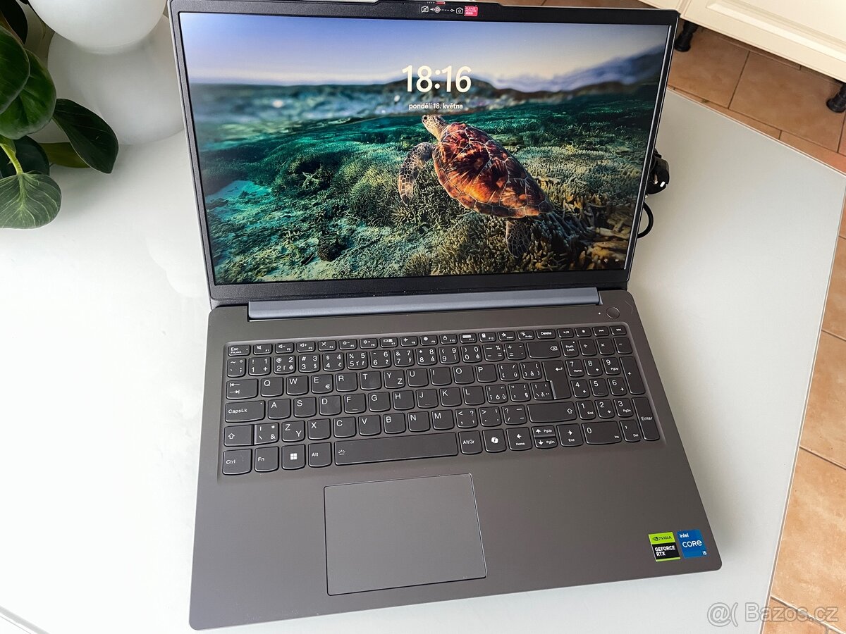 Herní notebook LOQ 15IAX9E - 3