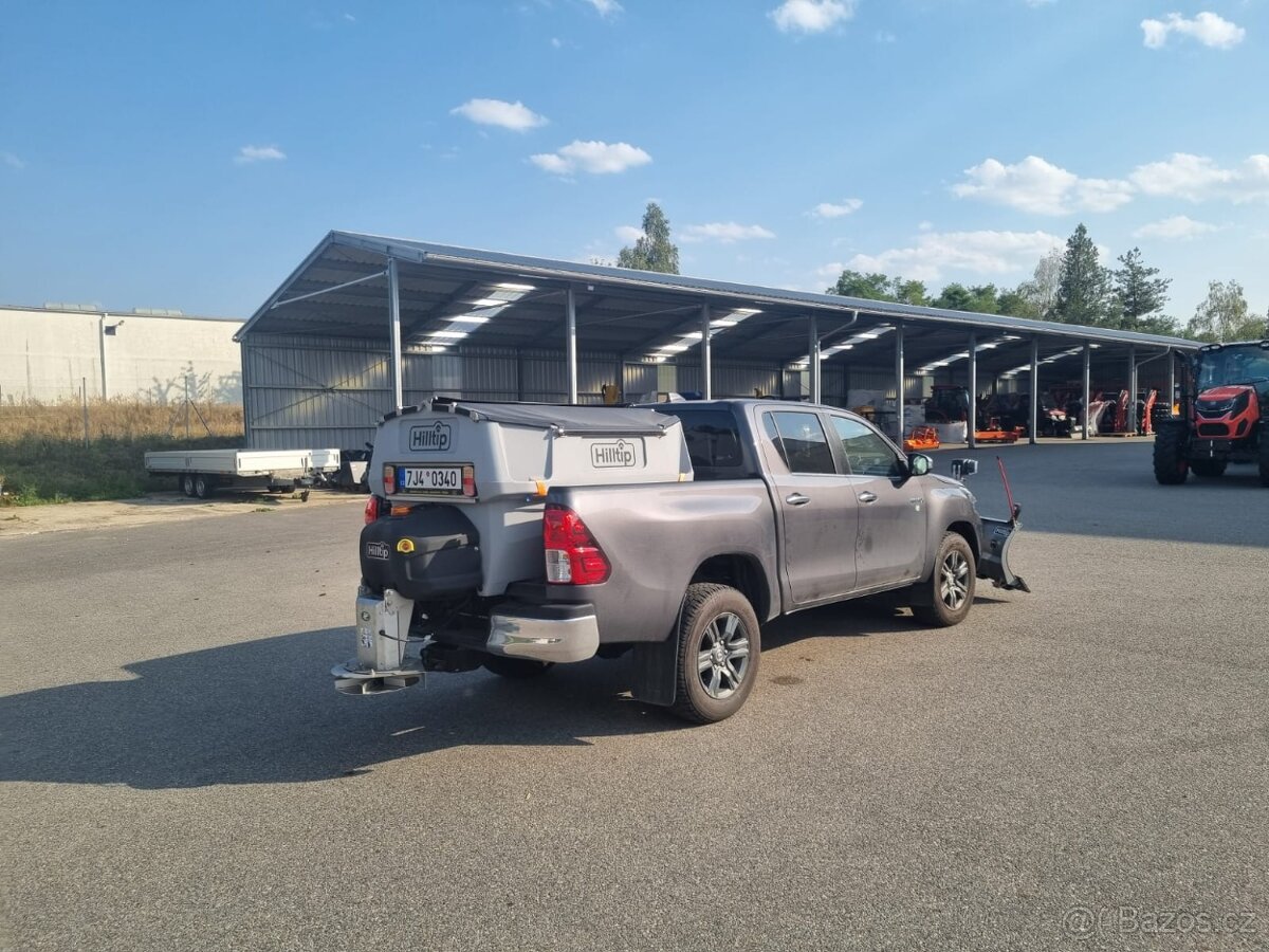 Toyota Hilux + radlice + sypač - 3