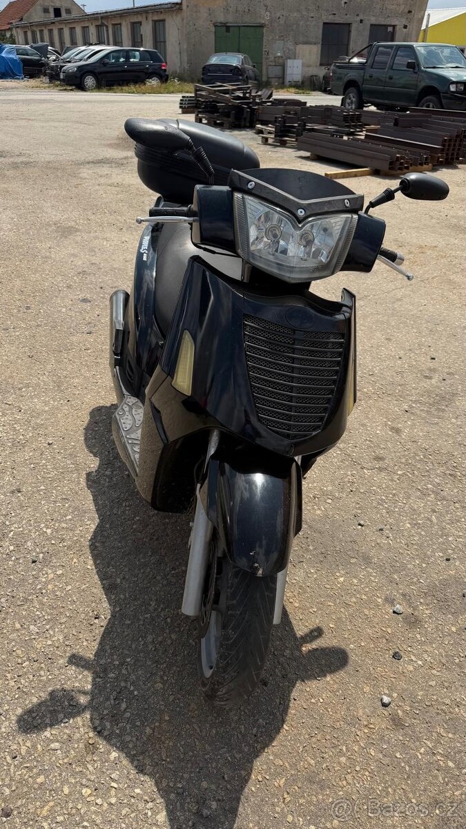 Skutr kymco 250 - 3