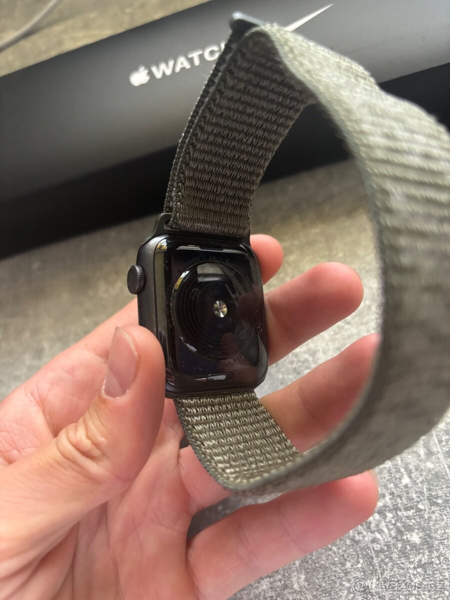 Apple Watch SE 44mm - 3