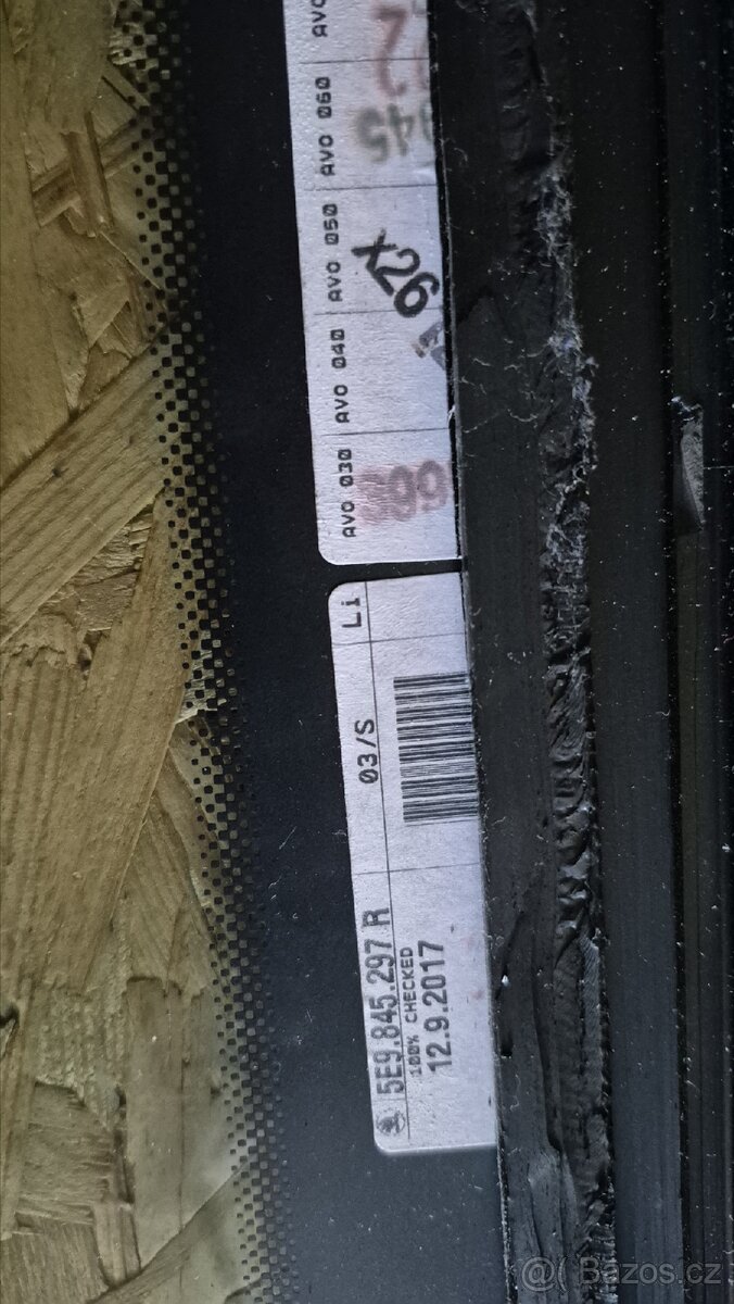 Boční okno Octavia combi levé 5E9845297 - 3