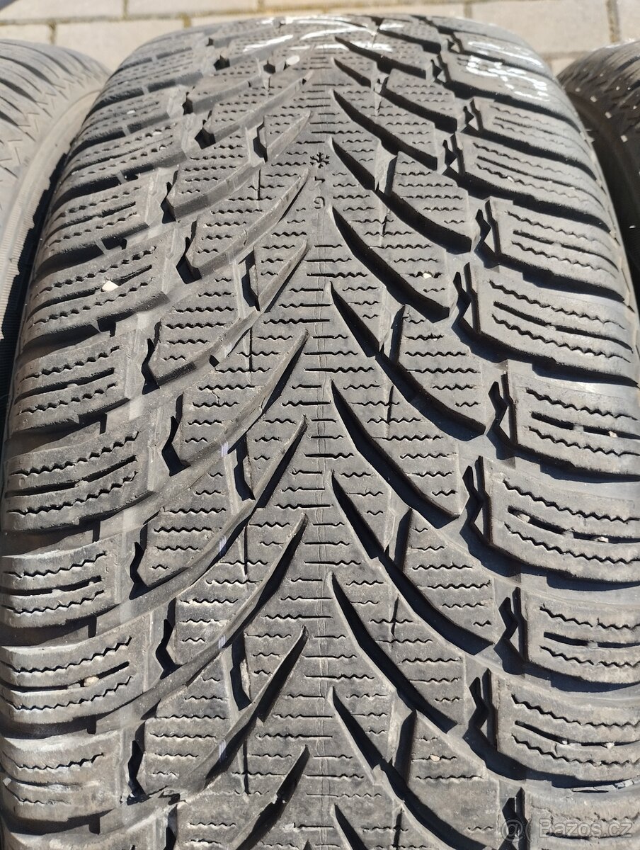 Nokian 225/55R18 DOT3319 - 3