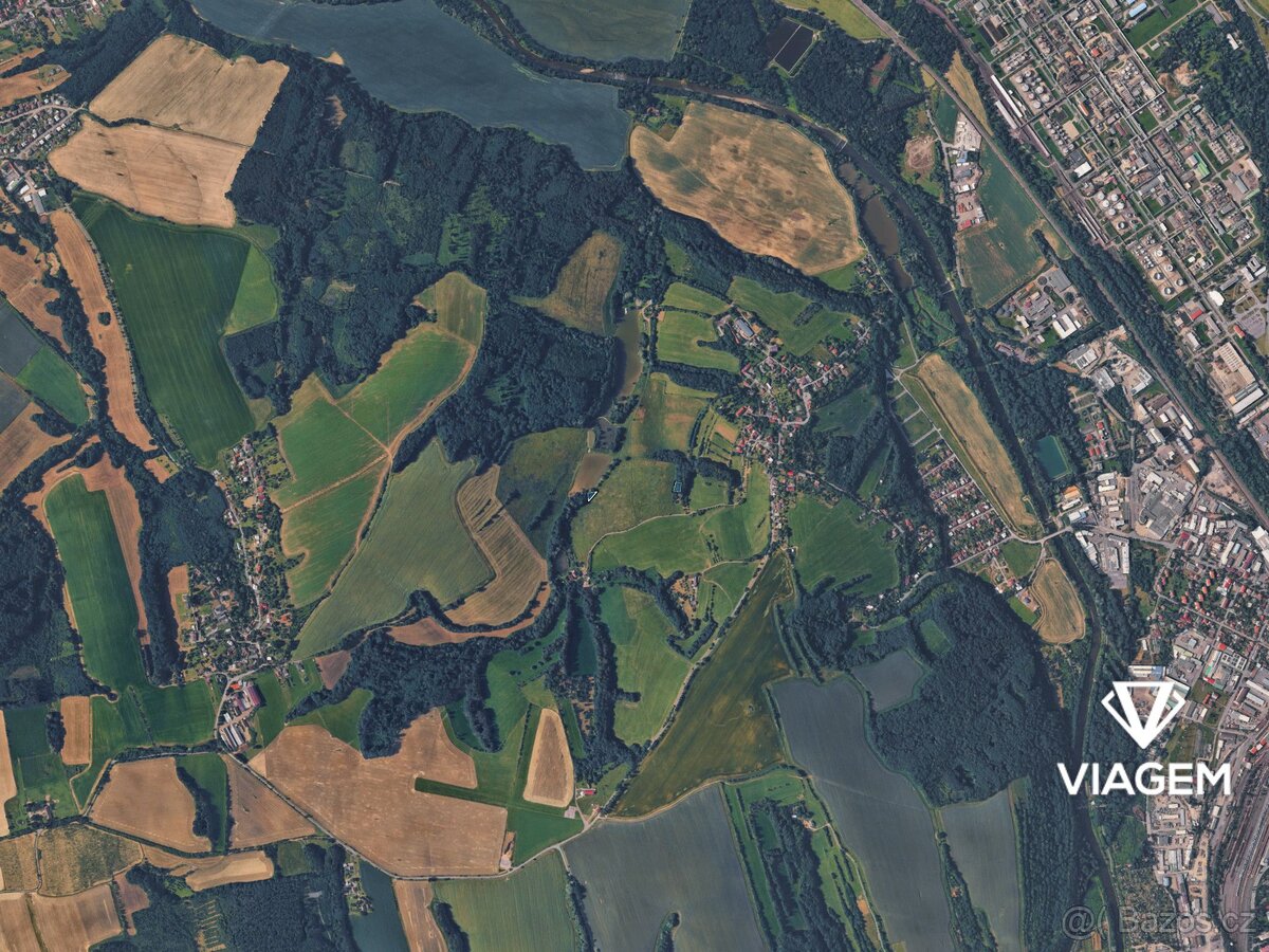 Pole 1 039 m² - 3