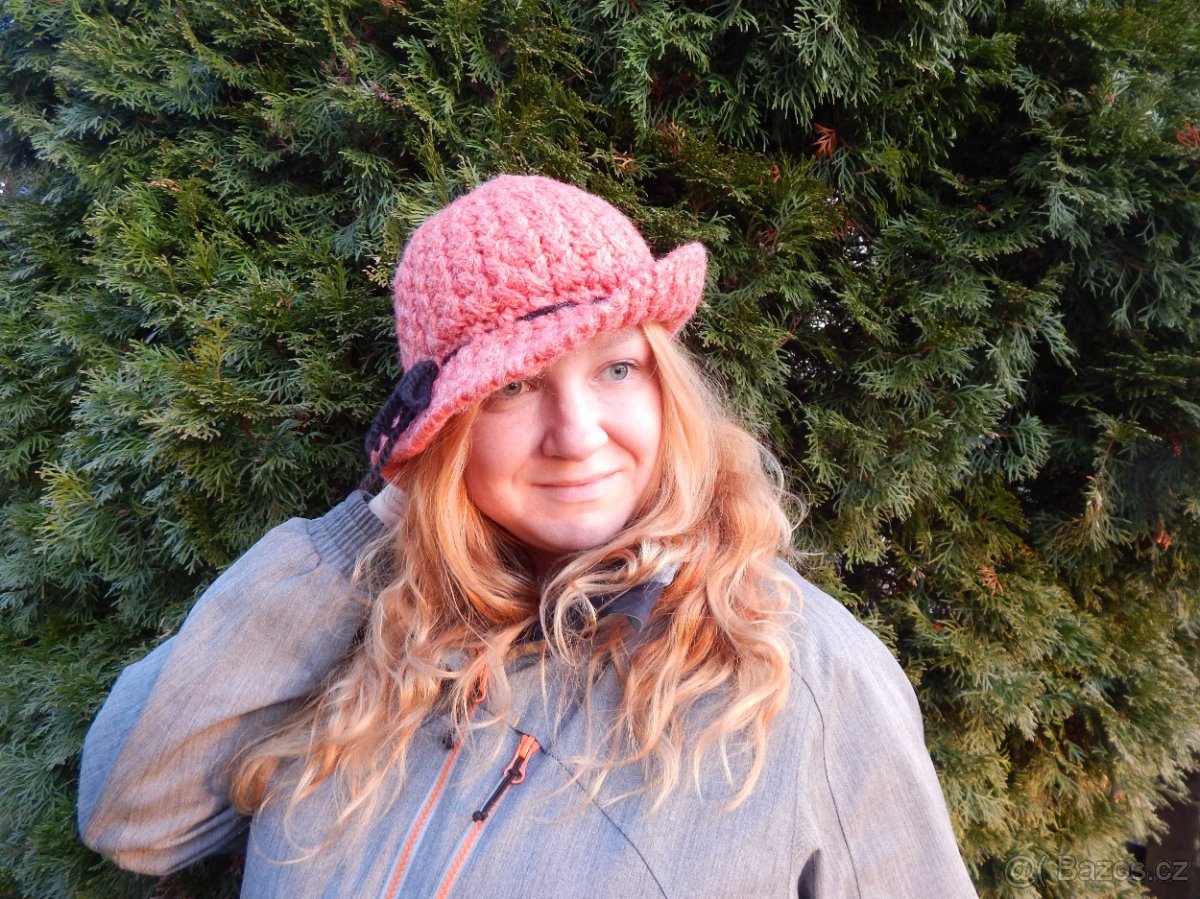 Slušivý a elegantní dámský klobouk - růžový - 3