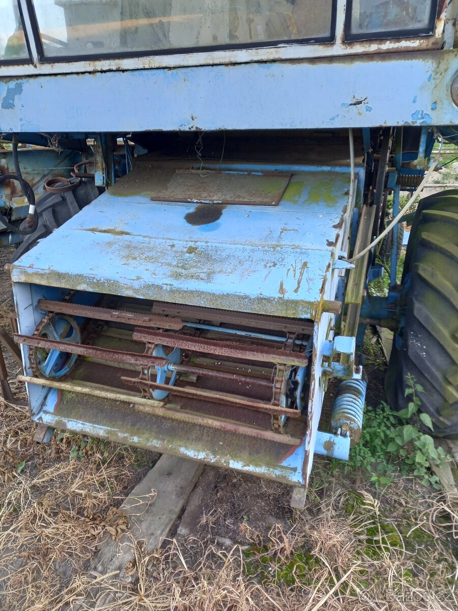 Náhradní díly z kombajnu E 512 - 3