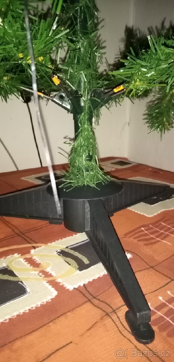 PRODÁM VÁNOČNÍ STROMEČEK 125 cm - 3