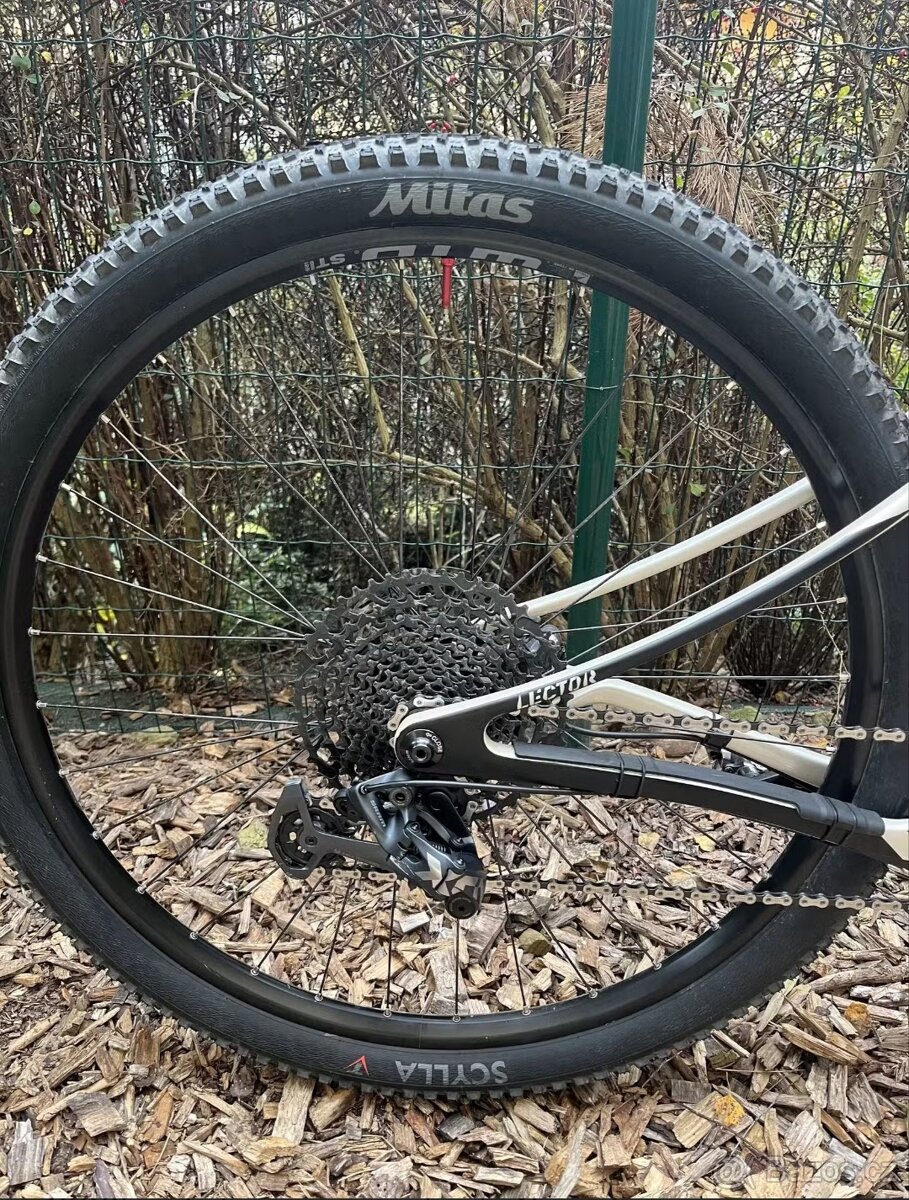 Horké kolo Ghost Lector - 3