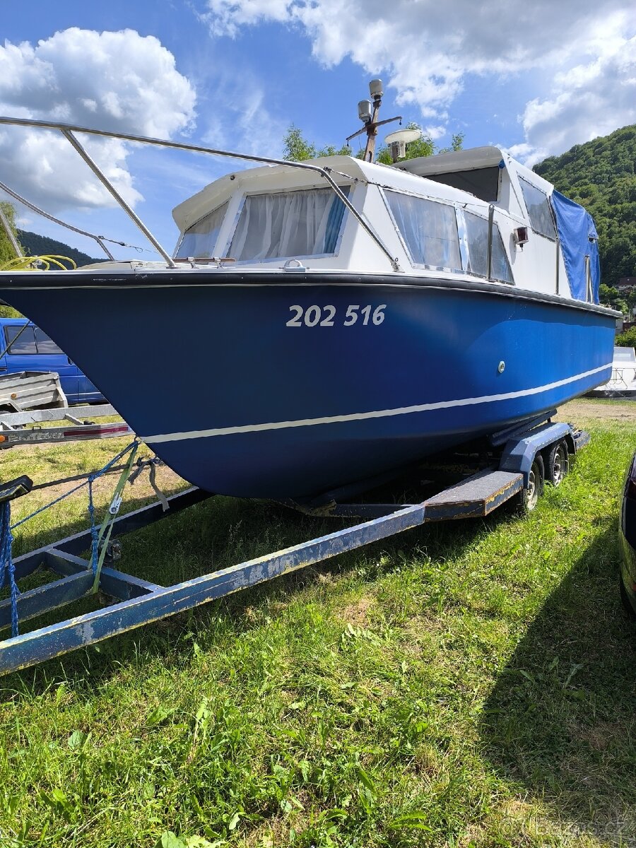 Prodám kajutovou motorovou loď - 3