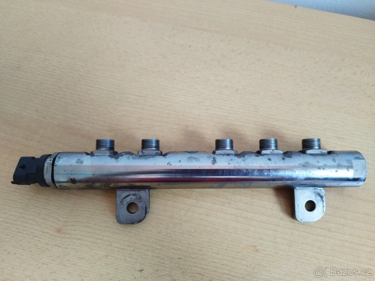 Palivová lišta Bosch 445216043 - 3