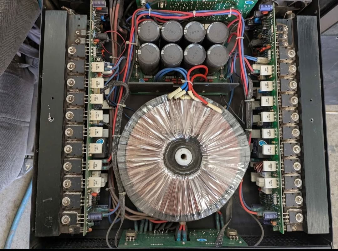 Zesilovač American Audio VLP 2500 - 3