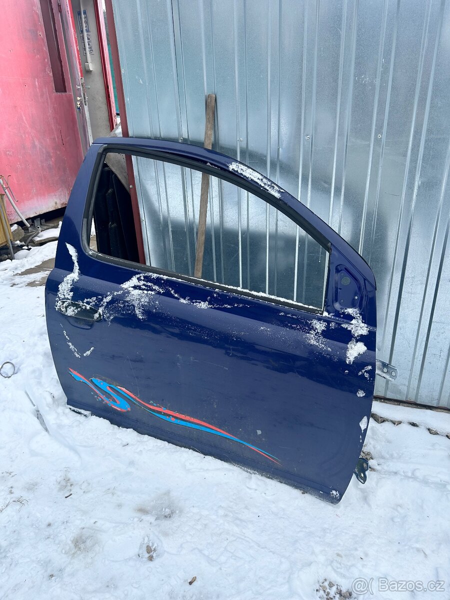 Predám náhradné diely Yaris 1998-2005 3D aj 5D - 3