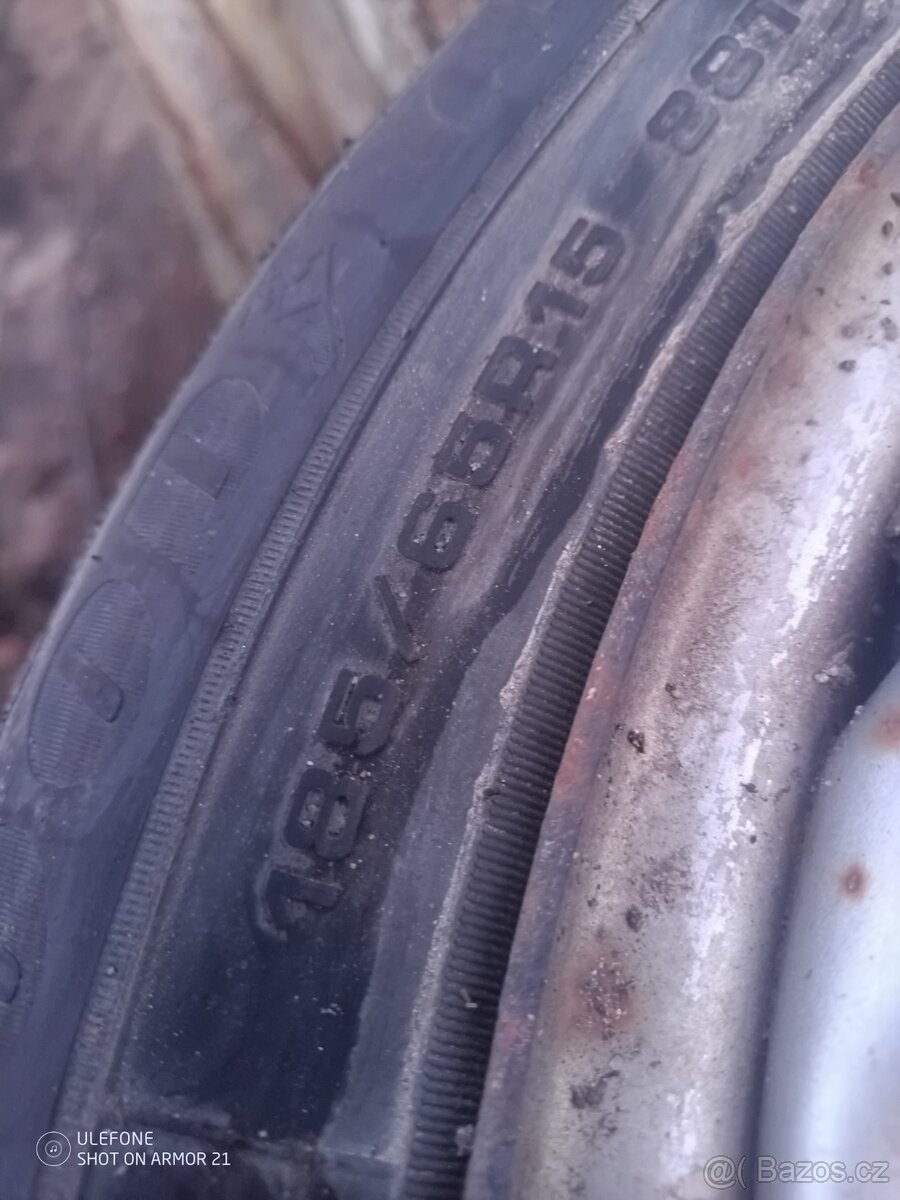 Goodyear zimní 185/65 R15 - 3