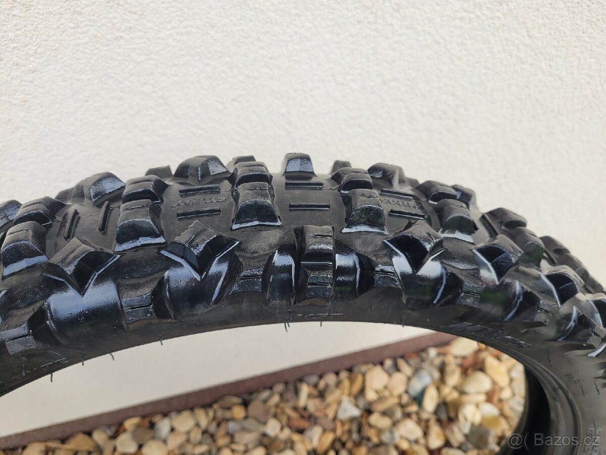 Pneu cross 100/90-21, 140/80-18, 90/90-21 jeté