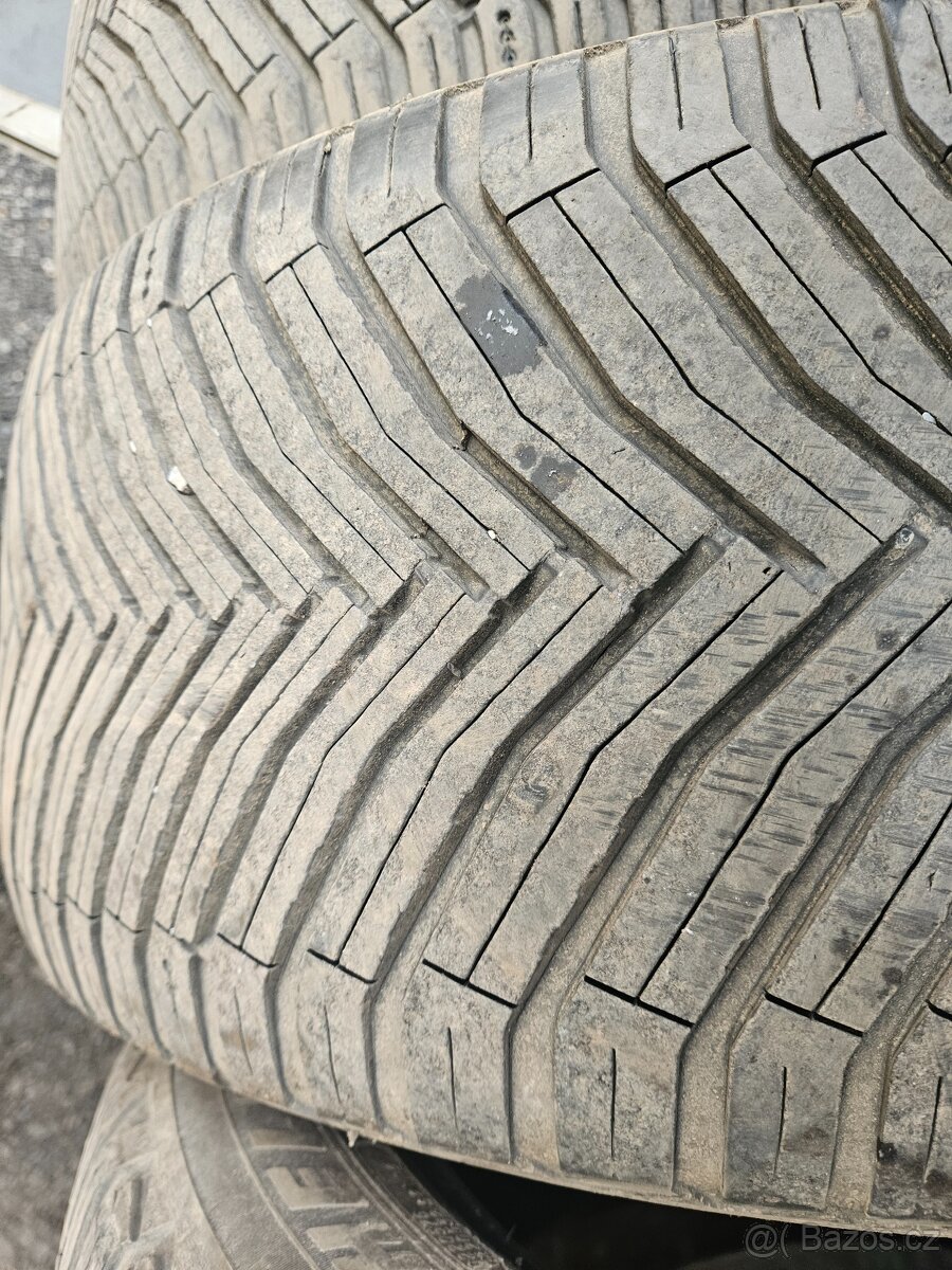 255/45R19 104H XL CrossClimate 2 SUV VOL MICHELIN - 3