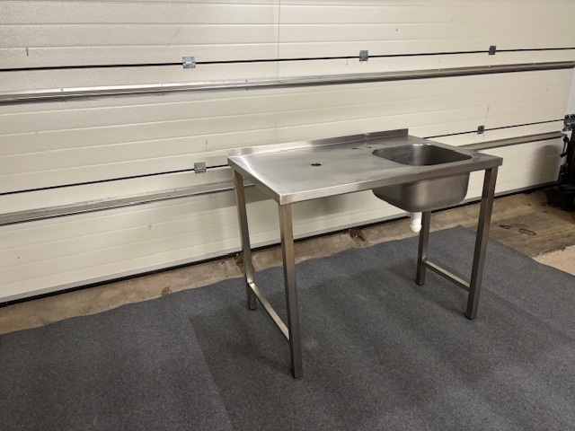 Nerezový výčepní stůl s dřezem - 3