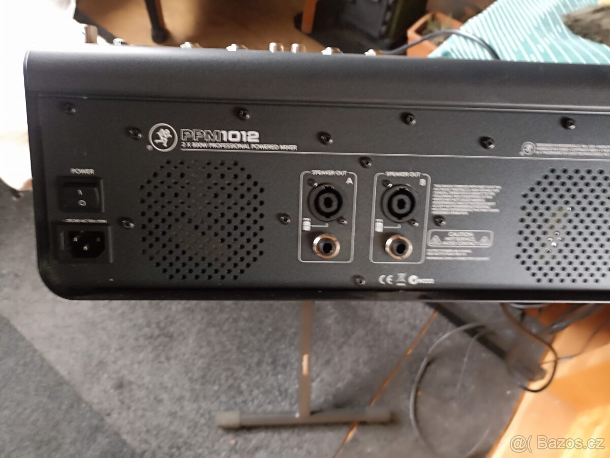 Mixážní pult Mackie PPM1012 – 12 kanálů, vestavěný zesilovač - 3