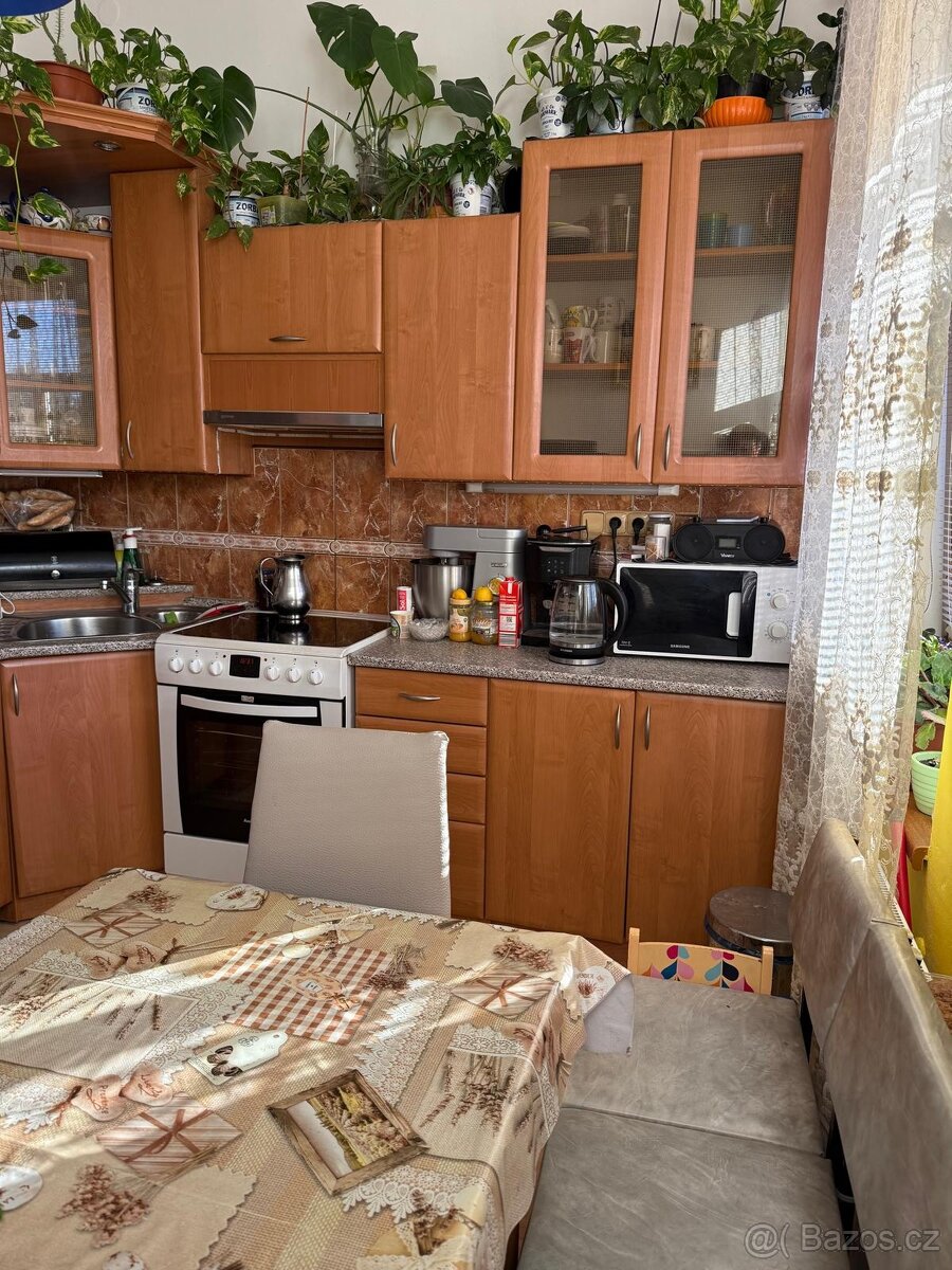 Různý nábytek - 3