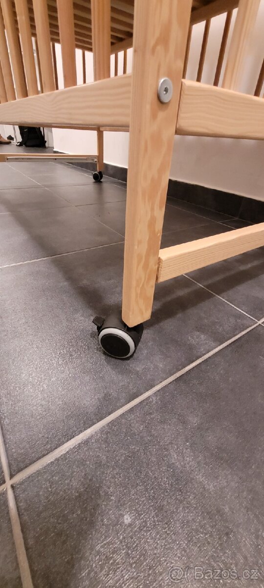 Dětská dřevěná postýlka - 3
