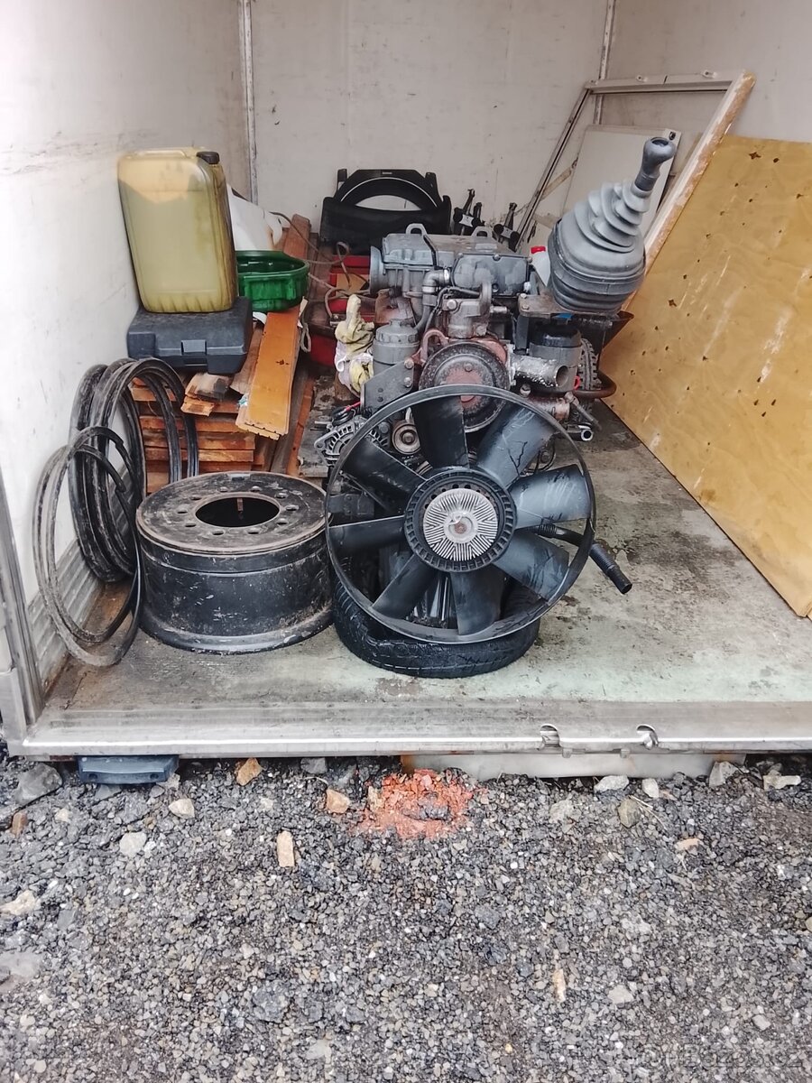 Motor, převodovka Mercedes - 3