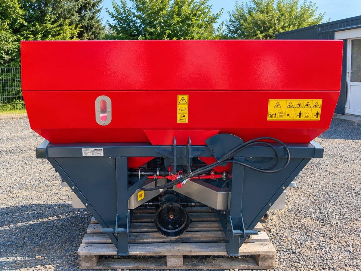 dvoukotoučový rozmetadlo 1000L - 3