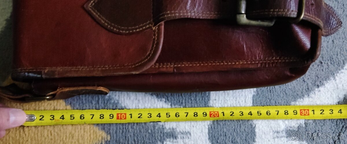 Hnědá kožená brašna přes rameno - 3