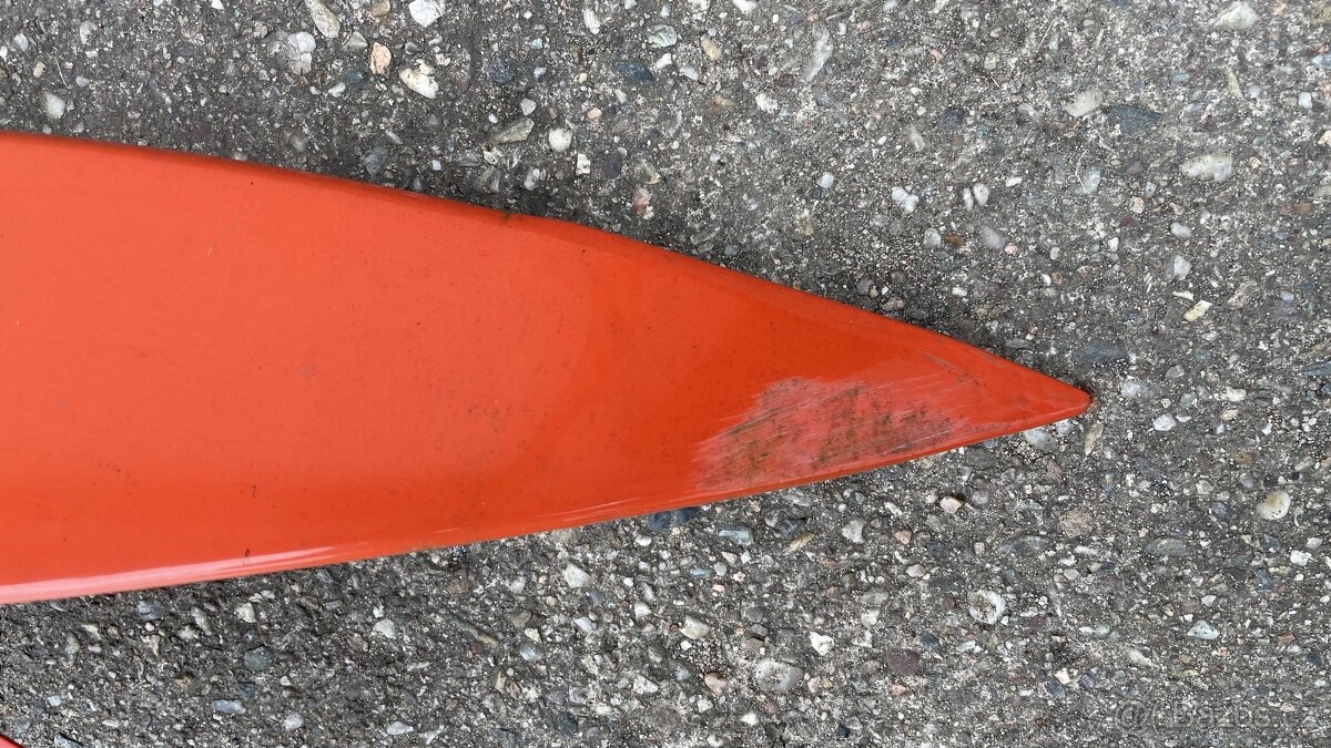 Prodám pravý přední blatník na Ford Mustang - 3