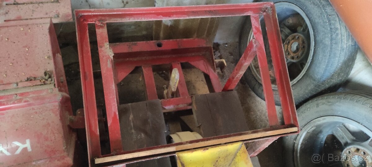 Sazeč brambor za MT8 132.2-nesený - 3