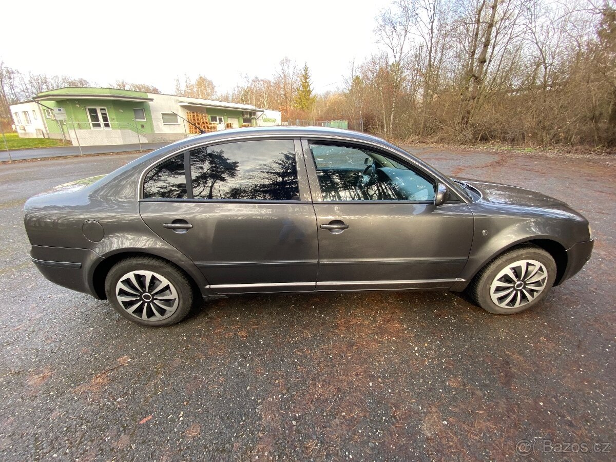 Škoda Superb 2,0 mpi, stk 10/2027 - 3