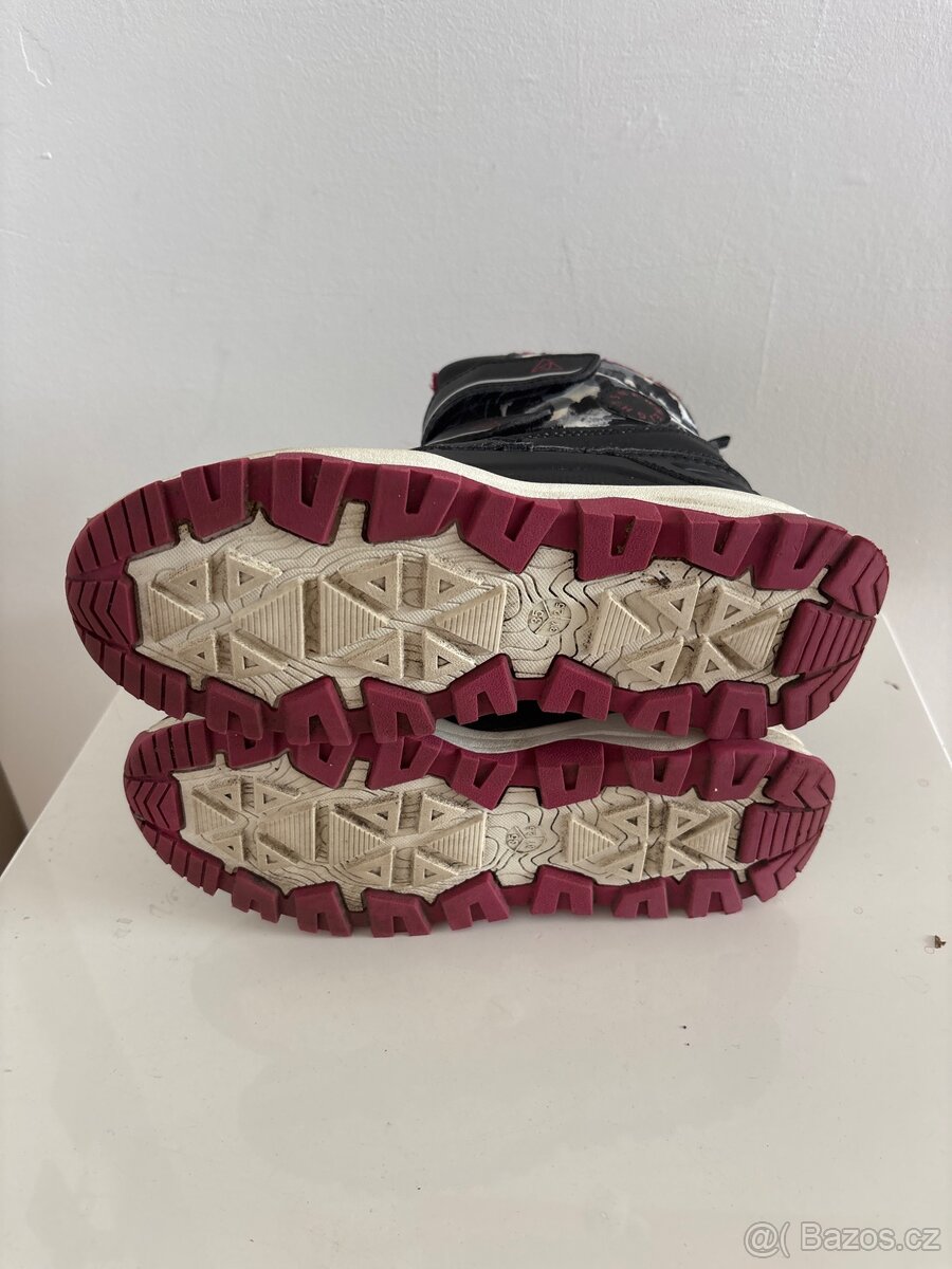 Prodám černé kožačky vel. 35 - 3