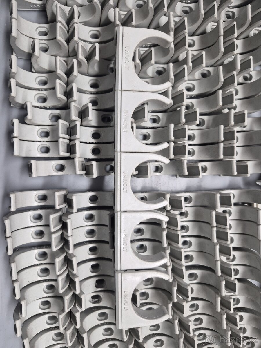 Trubková příchytka CL 32 IEC Univolt - 3