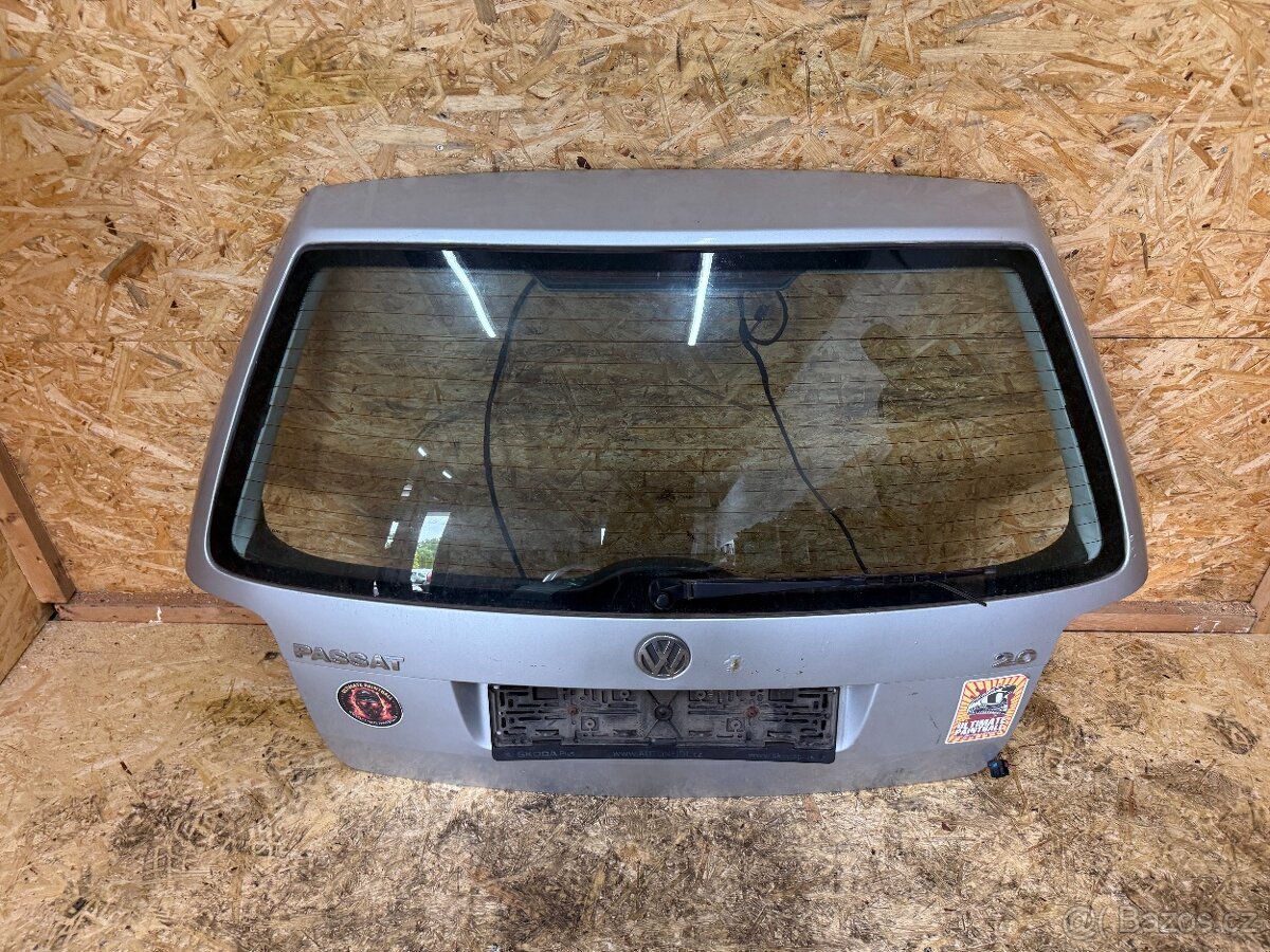 PÁTÉ DVEŘE KUFRU VW PASSAT B5.5 LA7W - 3