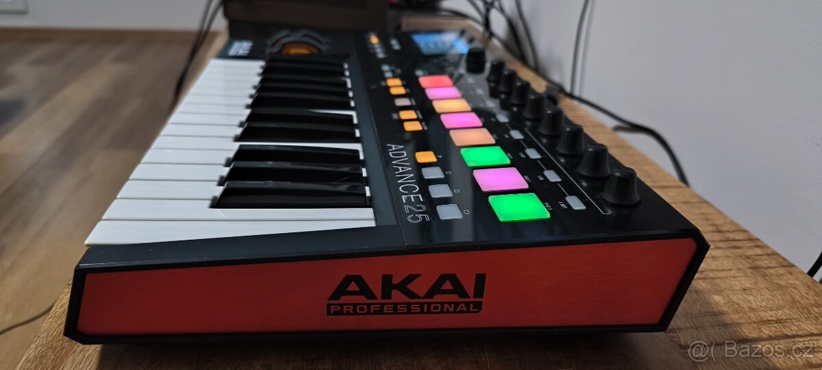 AKAI ADVANCE 25 - 3