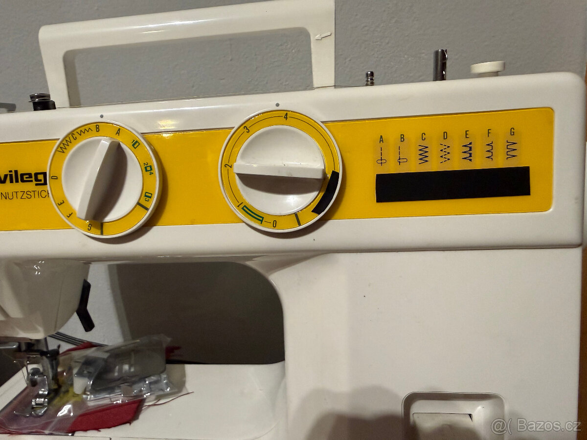 Pěkný šicí stroj Privileg zánovní s manuálem - 3