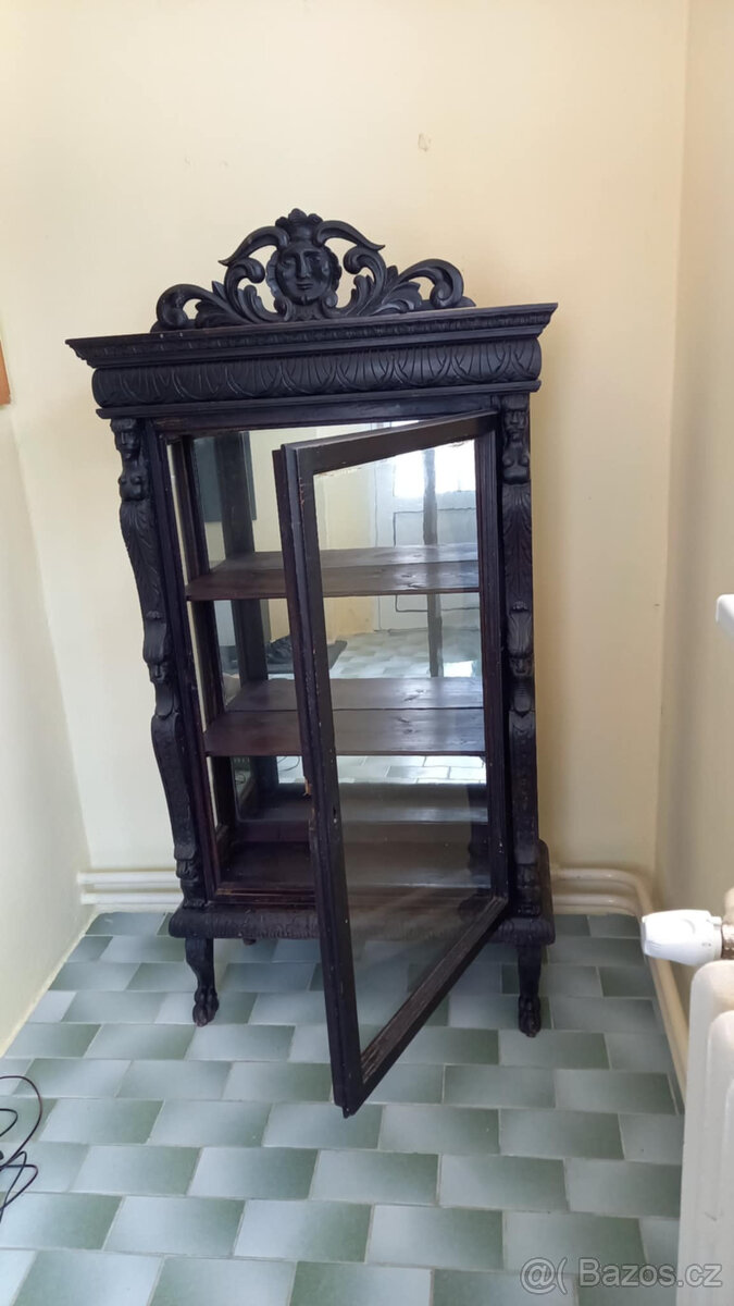 Prosklená komoda - 3