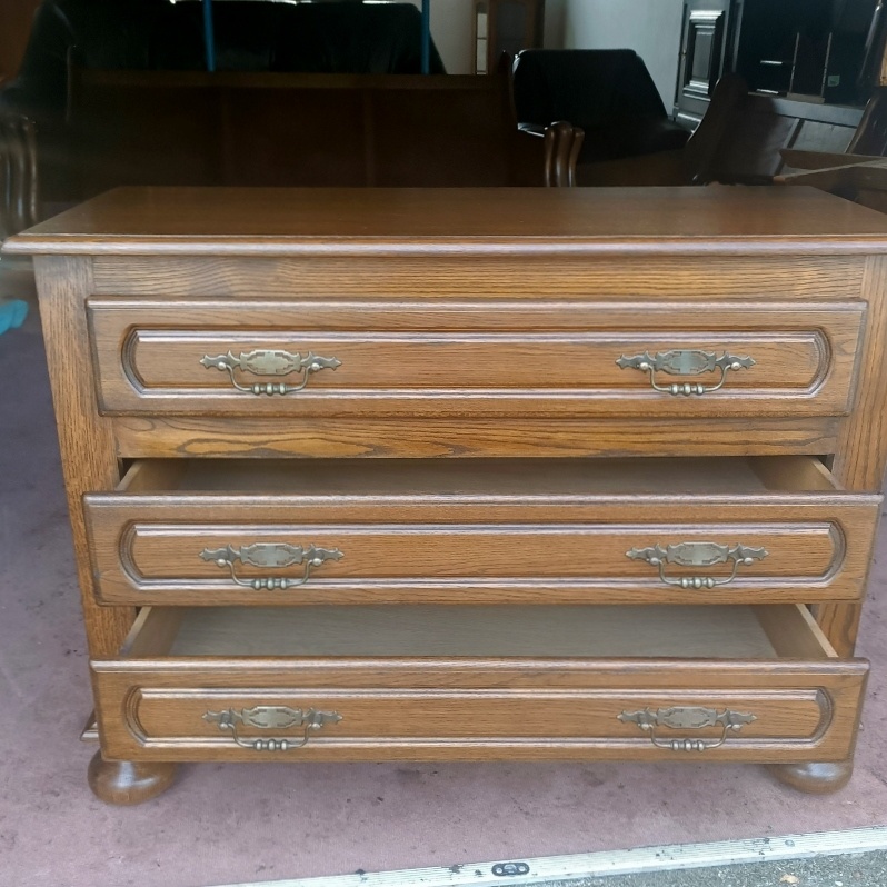 Rustikální komoda se zásuvkami . - 3