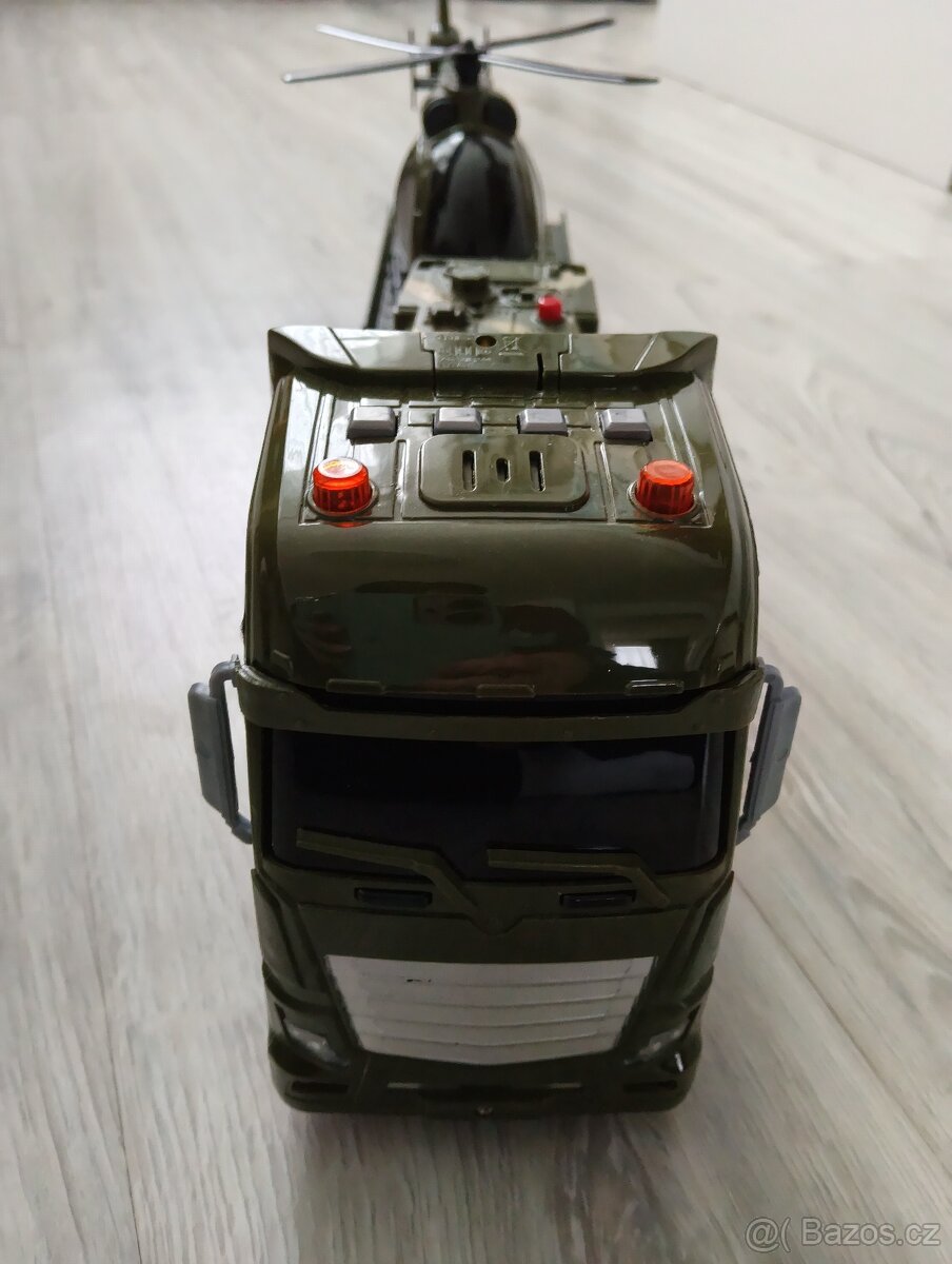Vojenský tahač vrtulník a tank - 3