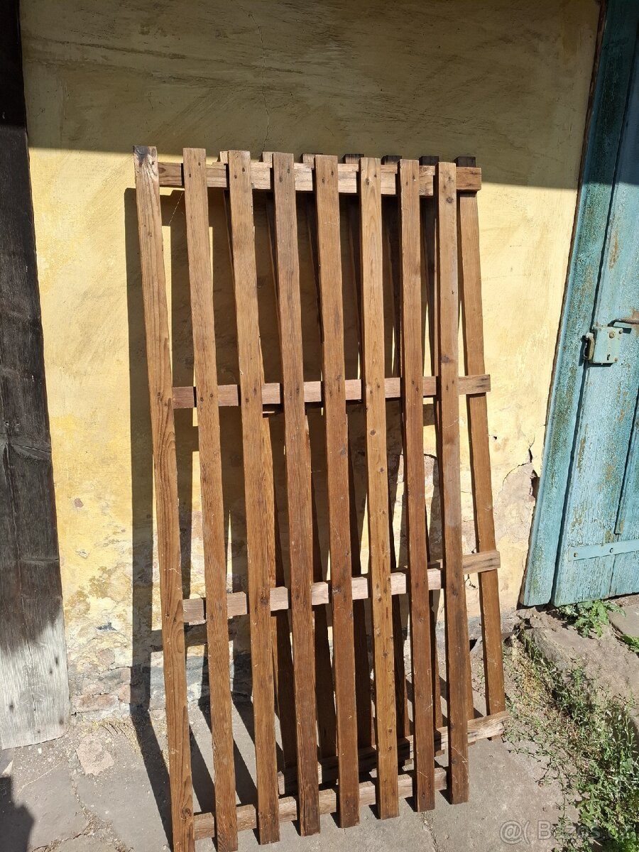 Kovový regál pojizdny - 3