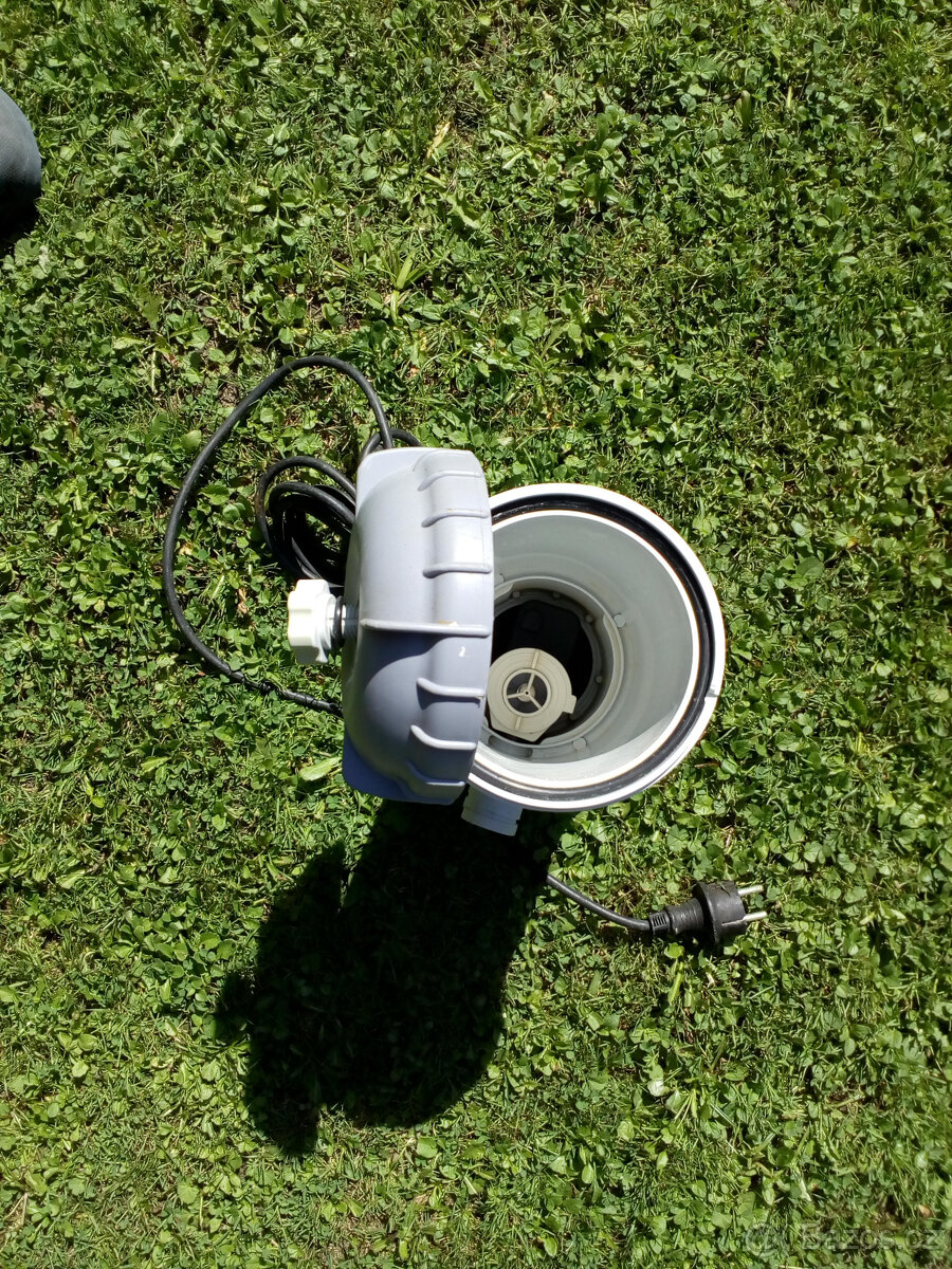 K bazénu 2 x čerpadlo, plovák, vstup a výstup pro čerpadlo - 3