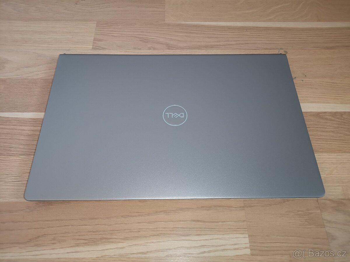 Desetijádrový notebook Dell Vostro 15 3530 - 3