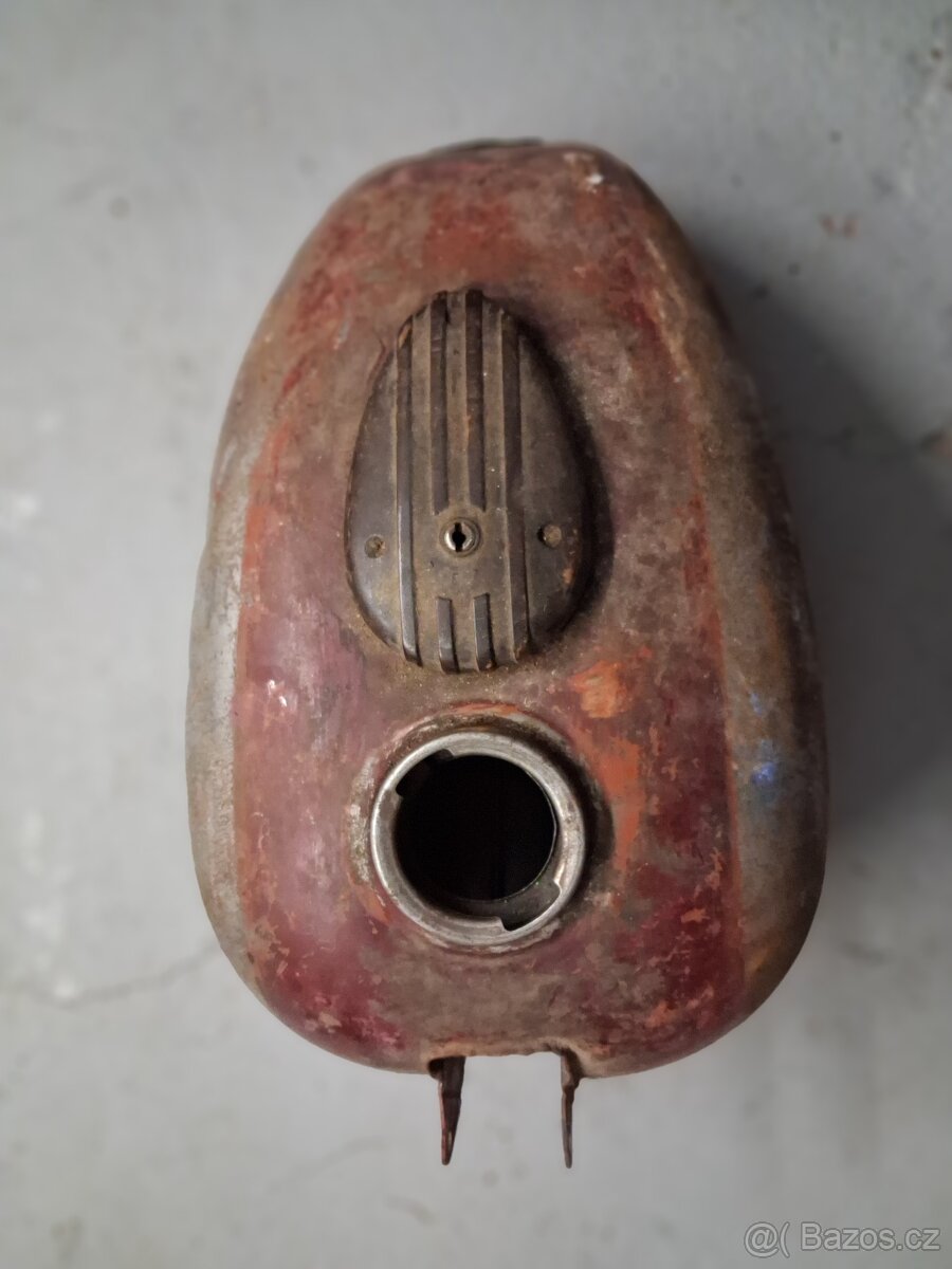 Nádrž se spínací skříňkou kyvačka - 3