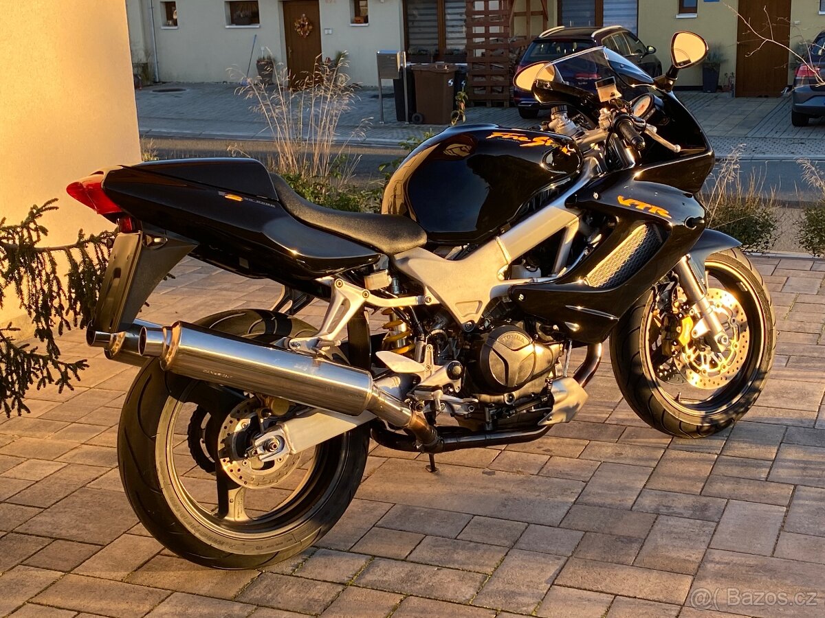 Honda vtr 1000 f , fire storm , super stav - 3