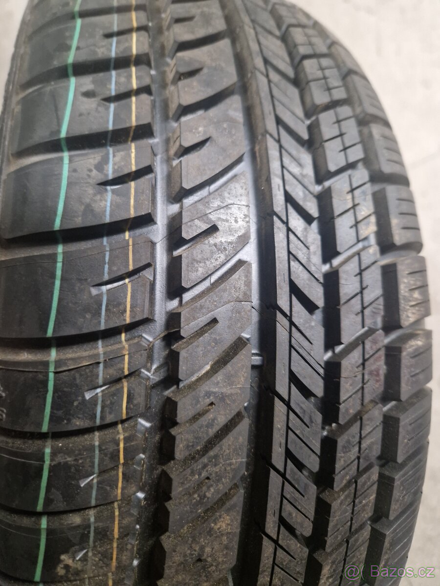 Rezervy Ford - nepoužité - 2x R15 a 1x R14 - 3