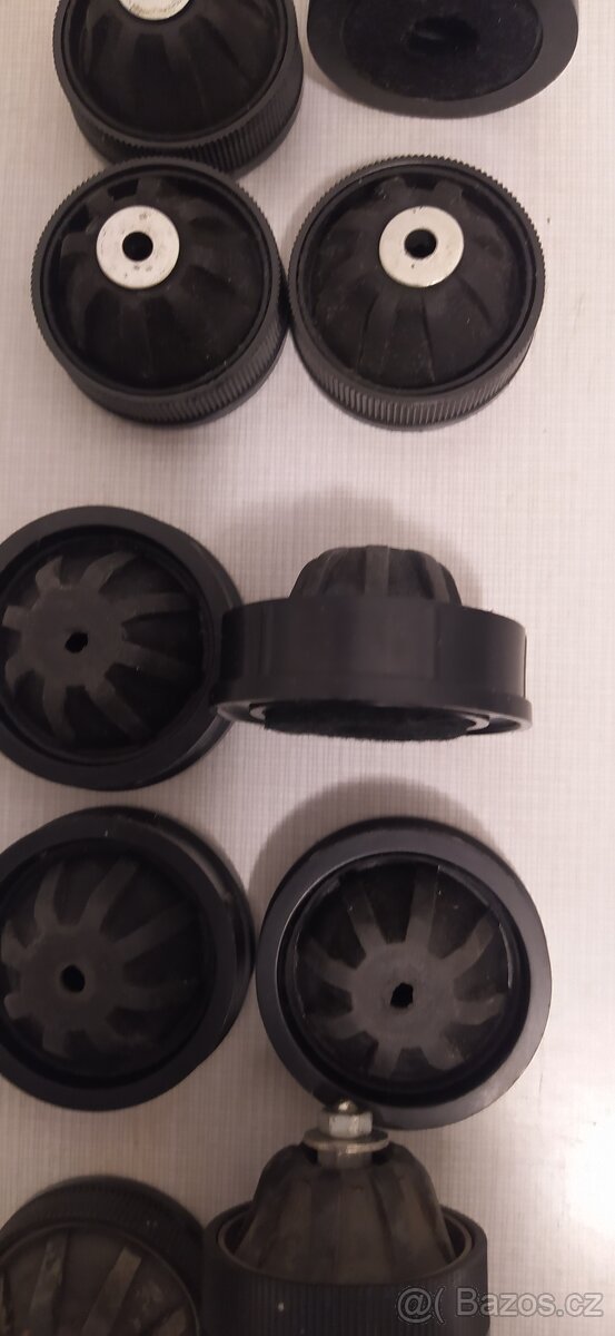 Nozicky tesla pod gramofon a zesilovac - 3