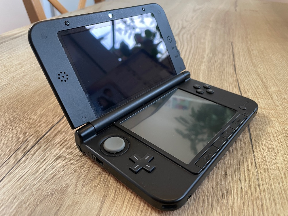Nintendo 3DS XL s hrami - 3