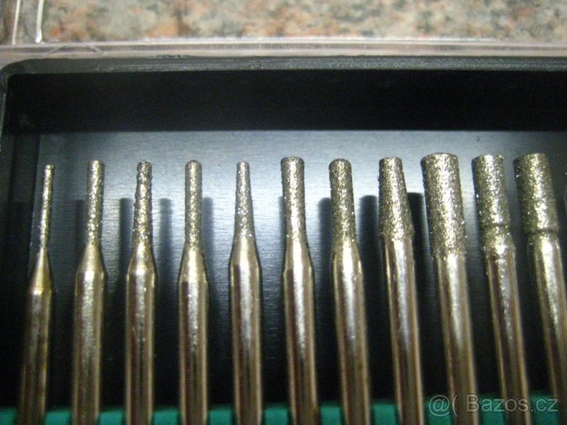 Pracovní sada diamantových bitů a fréz. - 3