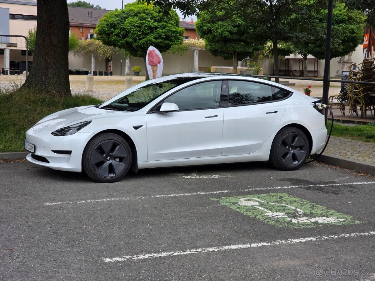 Tesla 3 Standard Range Plus - 3