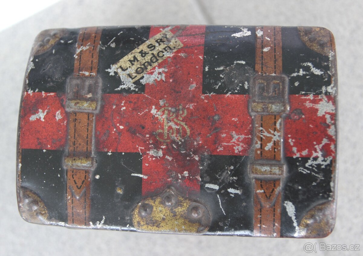 7 starých plechovek 1x náplast, 4x čaj, 1x sušenky - 3