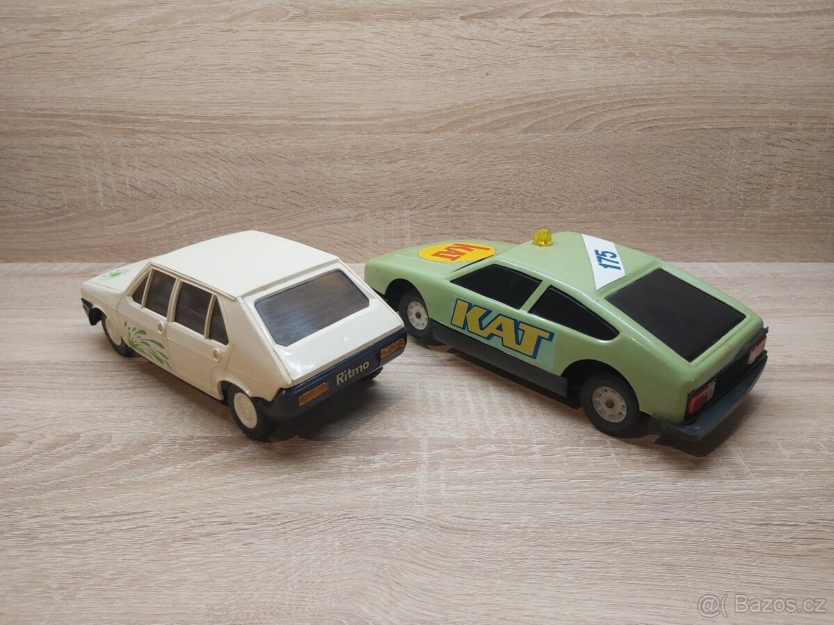 Auto, stará hračka KAT 175 - 3