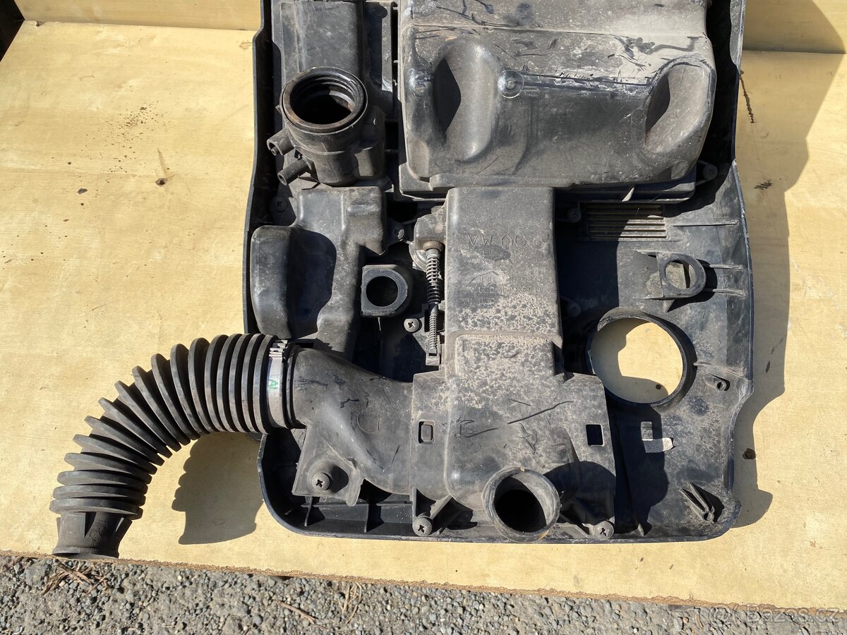 Kryt motoru Škoda Fabia 1.2 HTP - 3