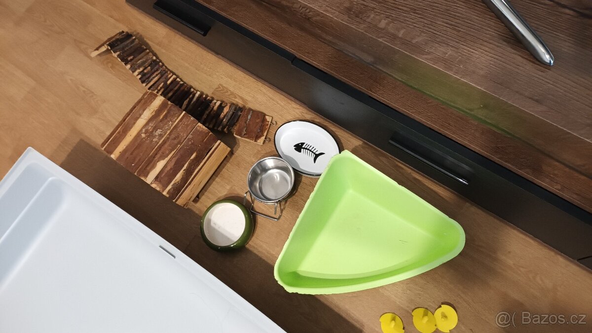 Prodám klec pro domácí mazlíčky 80x50x63 cm :) - 3